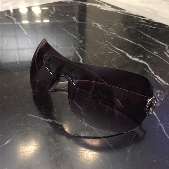 Guess Accessories - Guess sunglasses